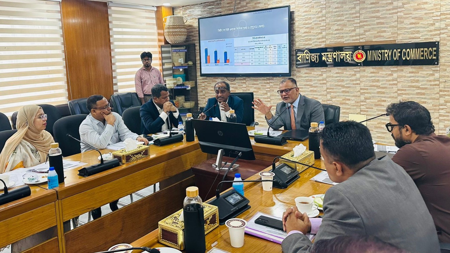 নভেম্বর মাস থেকে টিসিবির পণ্য তালিকায় যোগ হবে পাঁচ পণ্য: বাণিজ্য উপদেষ্টা